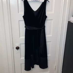DKNY Black Velvet Satin Trim Dress black size 12